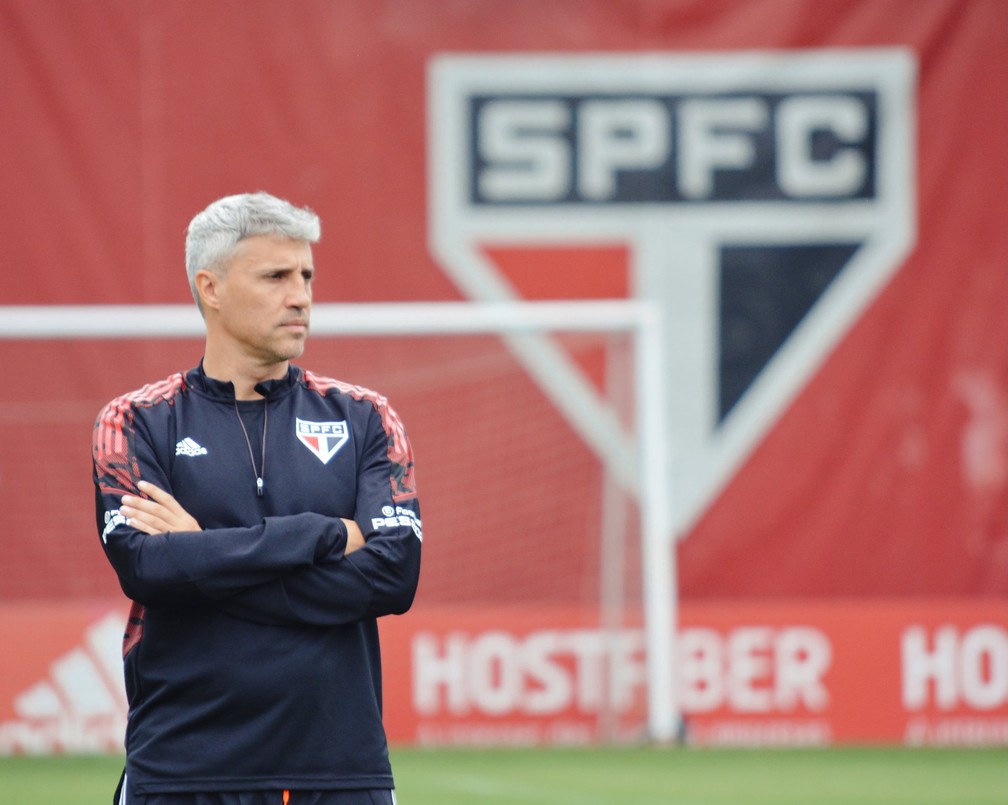 Técnico teve ao menos quatro desfalques por lesão em 76% dos jogos no Brasileiro