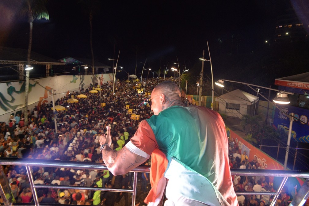 Léo Santana no Pipoco, em Salvador — Foto: Joilson César/ Ag. Haack