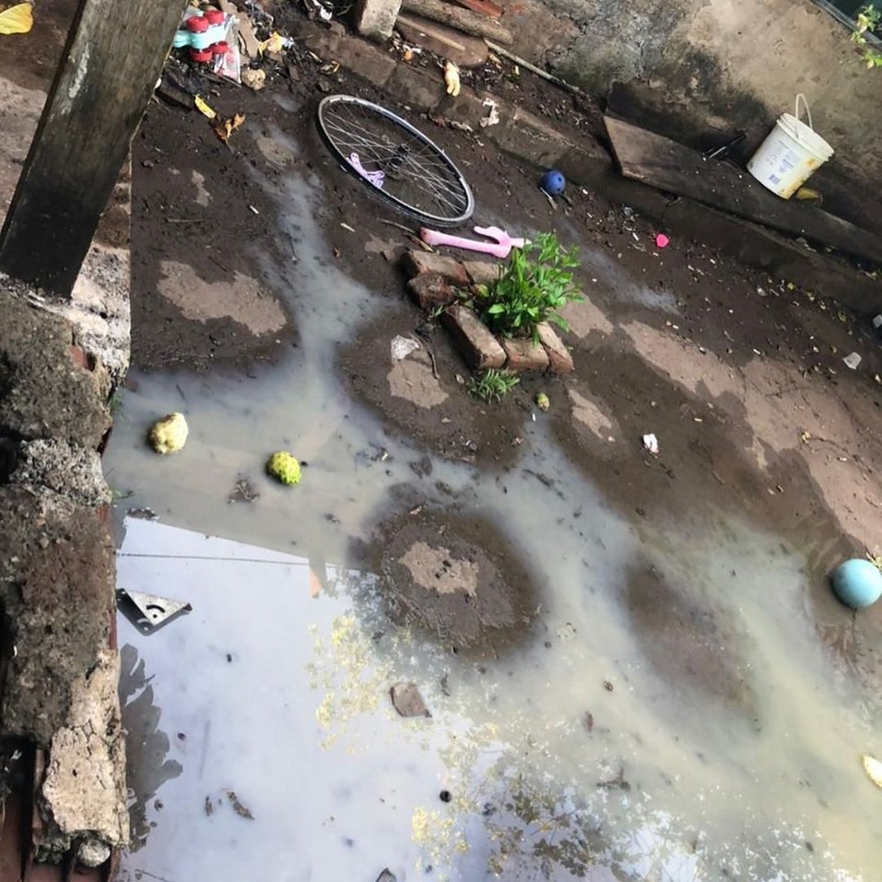 Casa onde menina de 13 anos foi encontrada após fugir com namorado de 18, em Anápolis, Goiás — Foto: Reprodução/TV Anhanguera