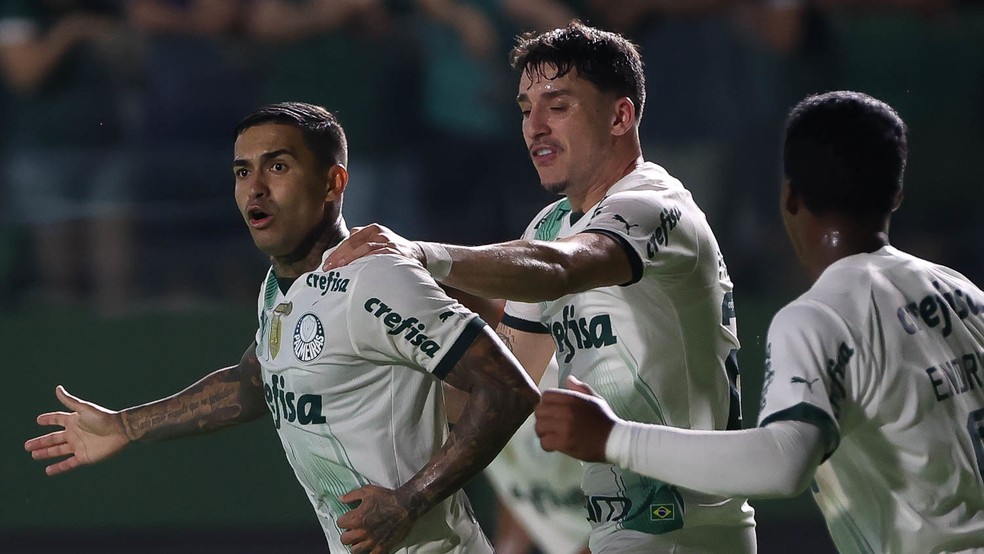 Dudu comemora seu gol na goleada do Palmeiras em cima do Goiás — Foto: Cesar Greco