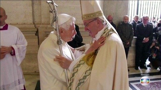 Bento XVI não é coautor de livro sobre celibato, diz imprensa