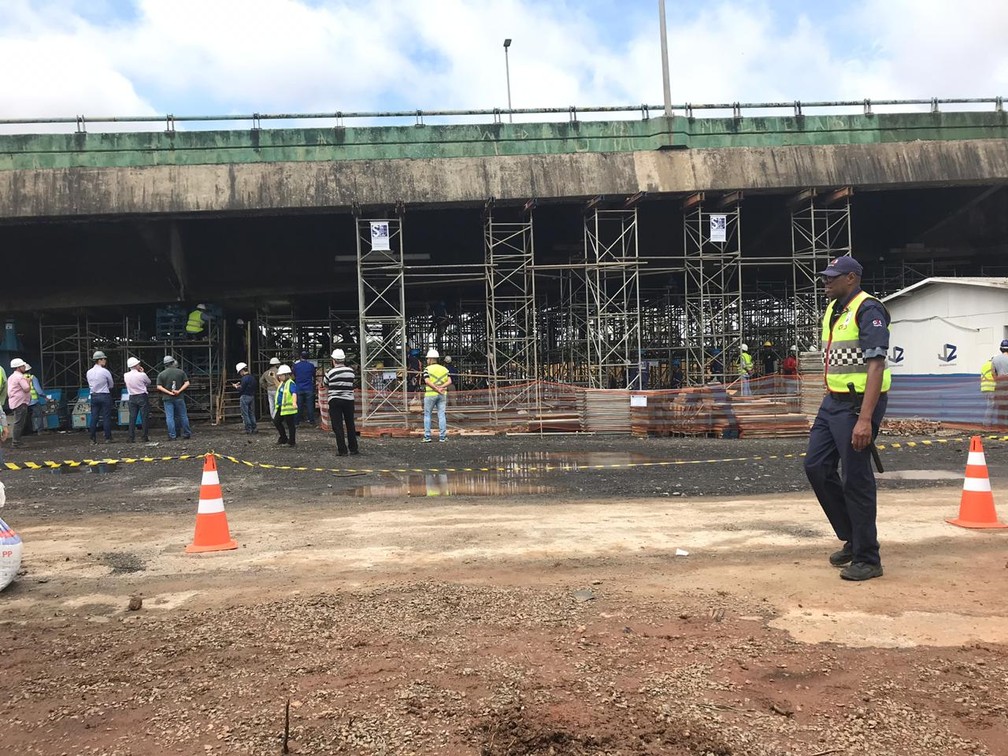 Engenheiros iniciam testes para reerguer viaduto que cedeu na Marginal Pinheiros — Foto: Reprodução TV Globo