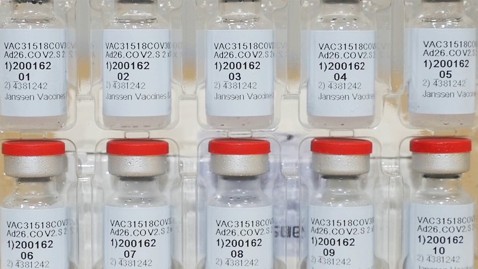 Foto de 2 de dezembro de 2020 da Johnson & Johnson mostra ampolas da vacina da Janssen contra a Covid-19 — Foto: Johnson & Johnson via AP
