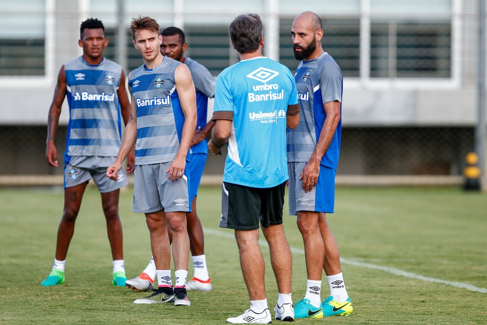 Grêmio abraça Bressan contra injustiça e dá ritmo a provável substituto de Geromel