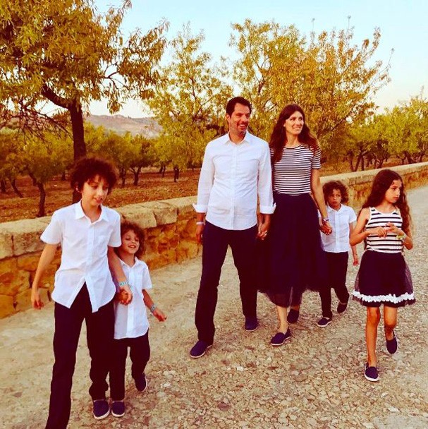 Michelle, Guy e os quatro filhos (Foto: Reprodução Instagram) Michelle, Guy e os quatro filhos (Foto: Reprodução Instagram)