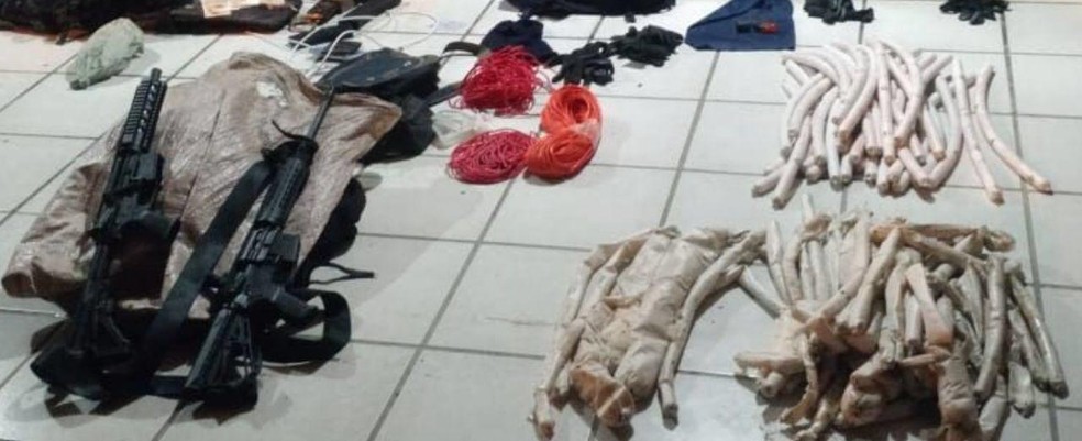 Armas e explosivos foram achados com os presos — Foto: Divulgação/Deic-PC