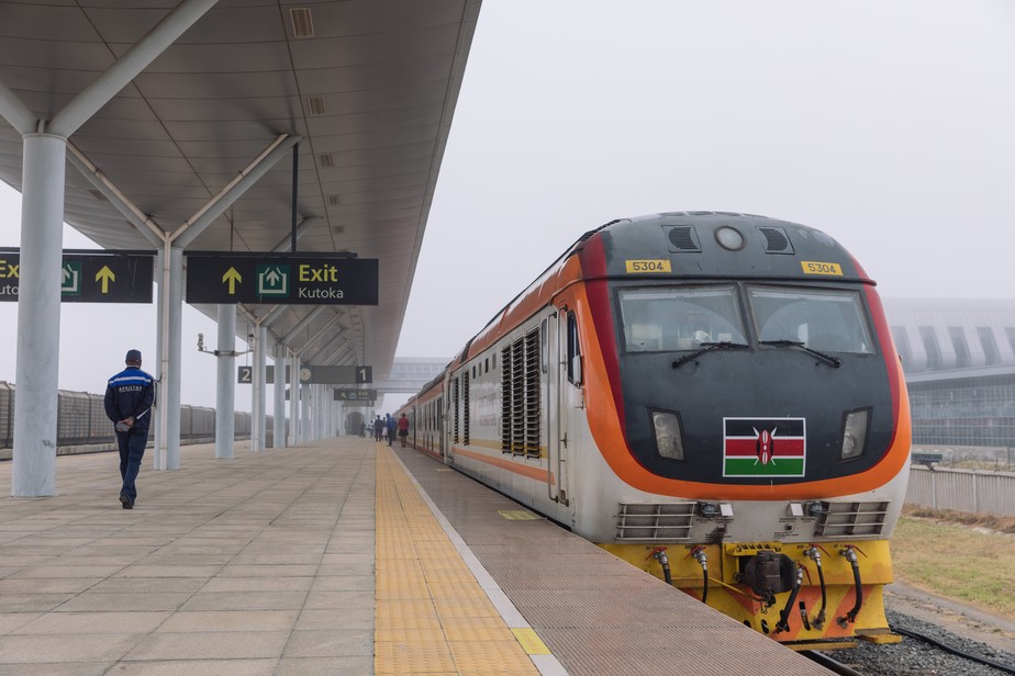 O trem, lançado há cinco anos, construído e financiado pela China, em Nairóbi, no Quênia