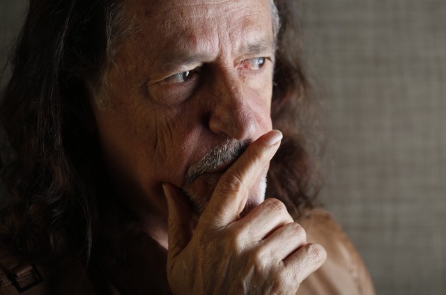 Alceu Valen&ccedil;a em exposi&ccedil;&atilde;o