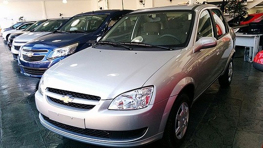 Nas lojas: Chevrolet Classic intermediário é vendido por R$ 29.990
