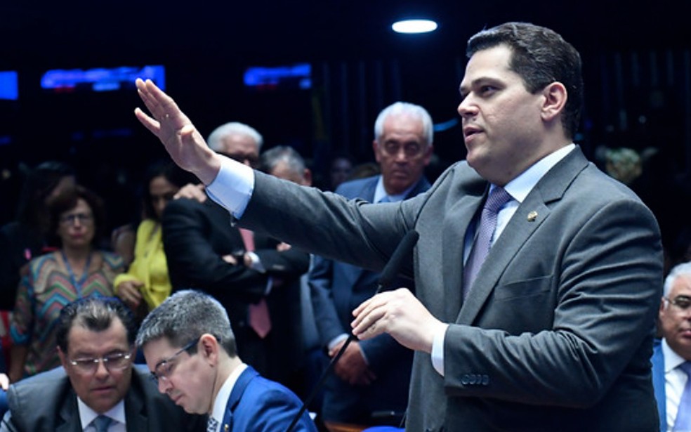 Senador Davi Alcolumbre é reeleito para presidir a CCJ' — Foto: Reprodução/Agência Senado
