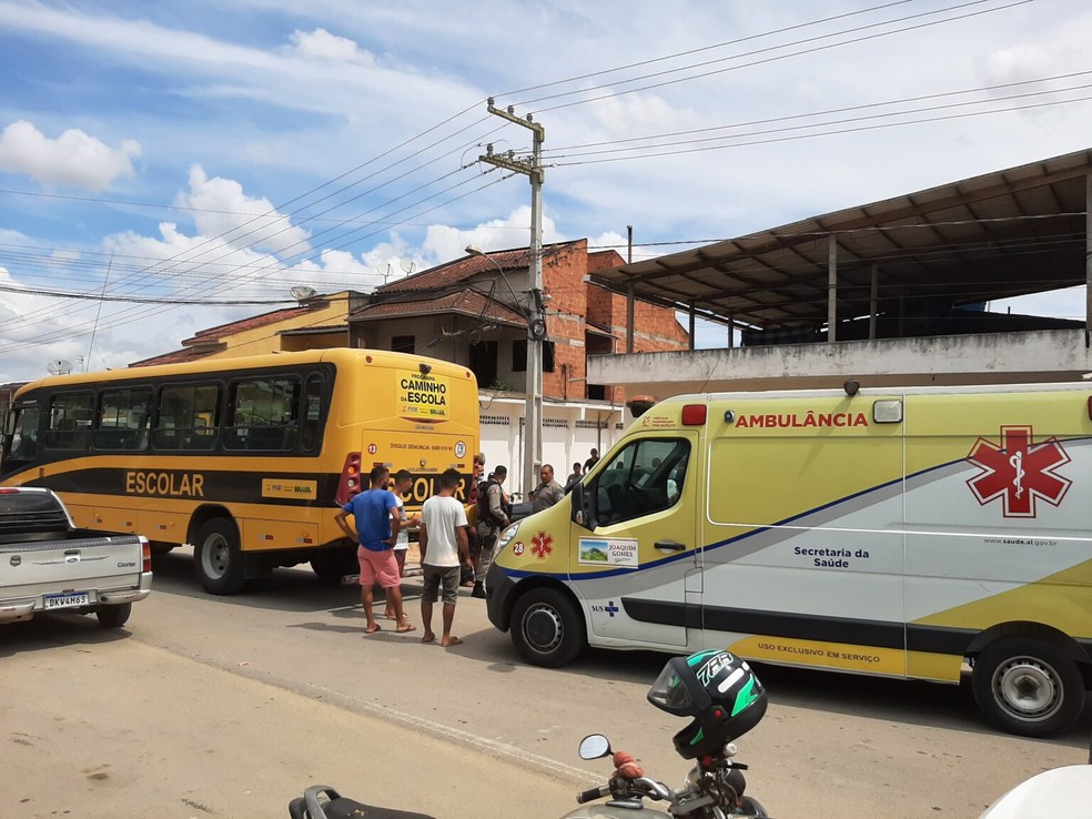 Testemunhas disseram que o motorista teria avisado o estudante sobre a porta quebrada do ônibus escolar — Foto: Arquivo pessoal/  Luzamir Carneiro