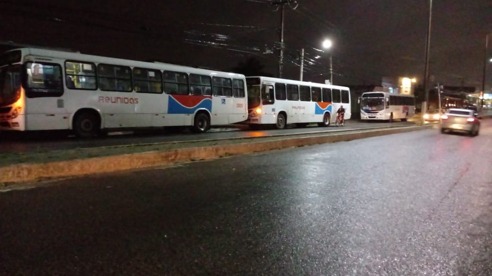 Homem faz arrast&Atilde;&pound;o em terminal e leva quase R$ 1 mil de cinco &Atilde;&acute;nibus em Natal &acirc;Â€Â” Foto: Redes Sociais