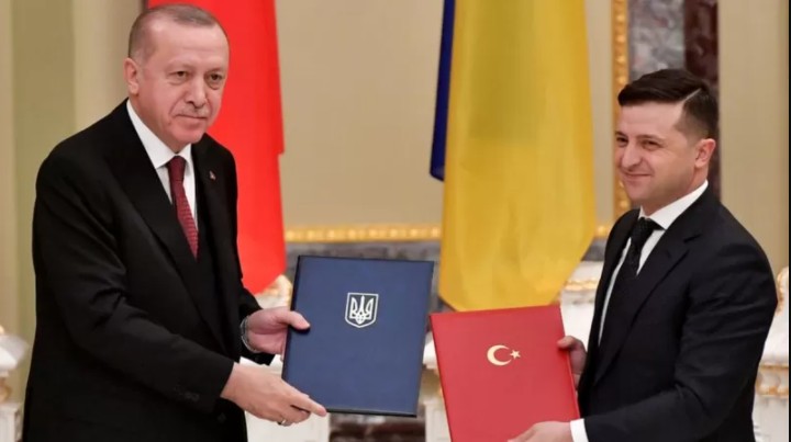A Turquia também mantém boas relações com a Ucrânia, do presidente Zelensky (Foto: Getty Images via BBC)
