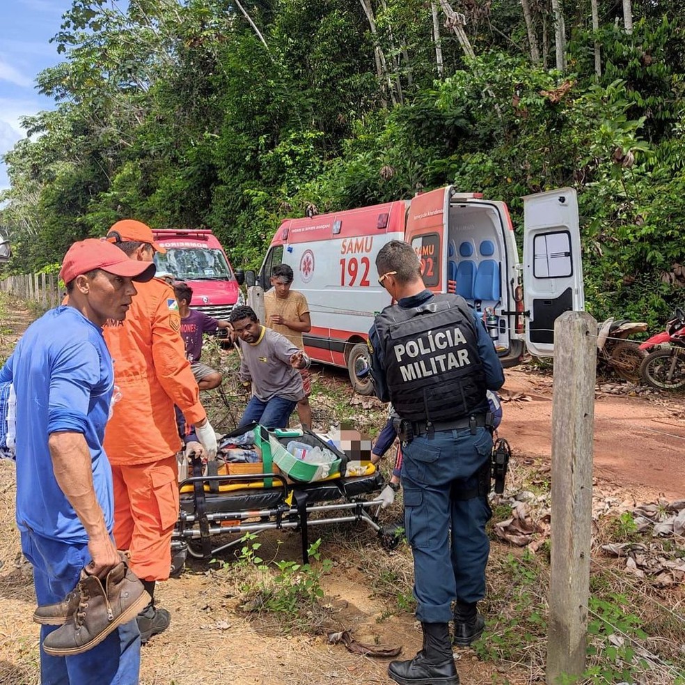 Homem foi levado ao hospital de Rorainópolis pelo Samu — Foto: Divulgação/Corpo de Bombeiros