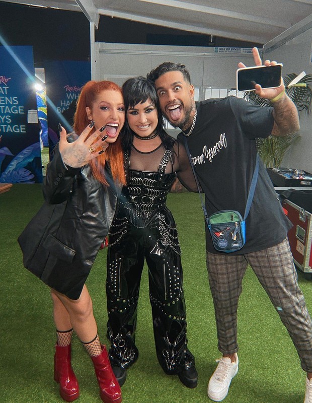 Demi Lovato entre Brenda Paixão e Matheus Sampaio (Foto: Reprodução/Instagram)