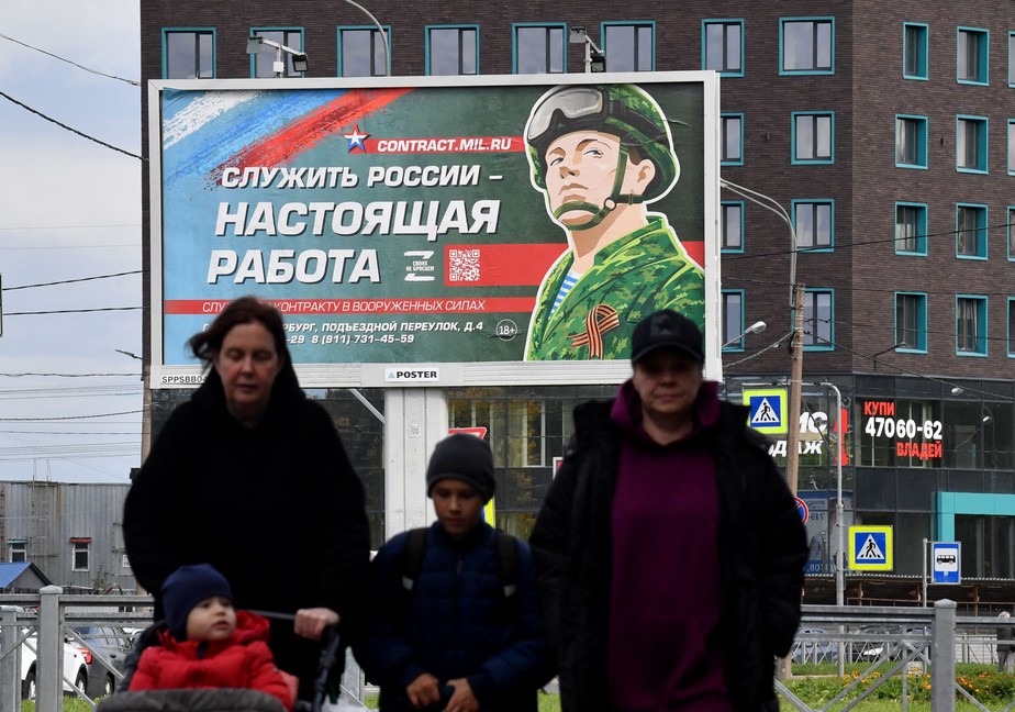 Outdoor promove serviço militar em São Petersburgo: 'Servir a Rússia é um trabalho real'