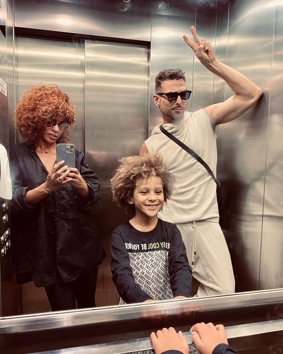 Aline Wirley com o marido, Igor Rickli, e o filho — Foto: Reprodução/Instagram 