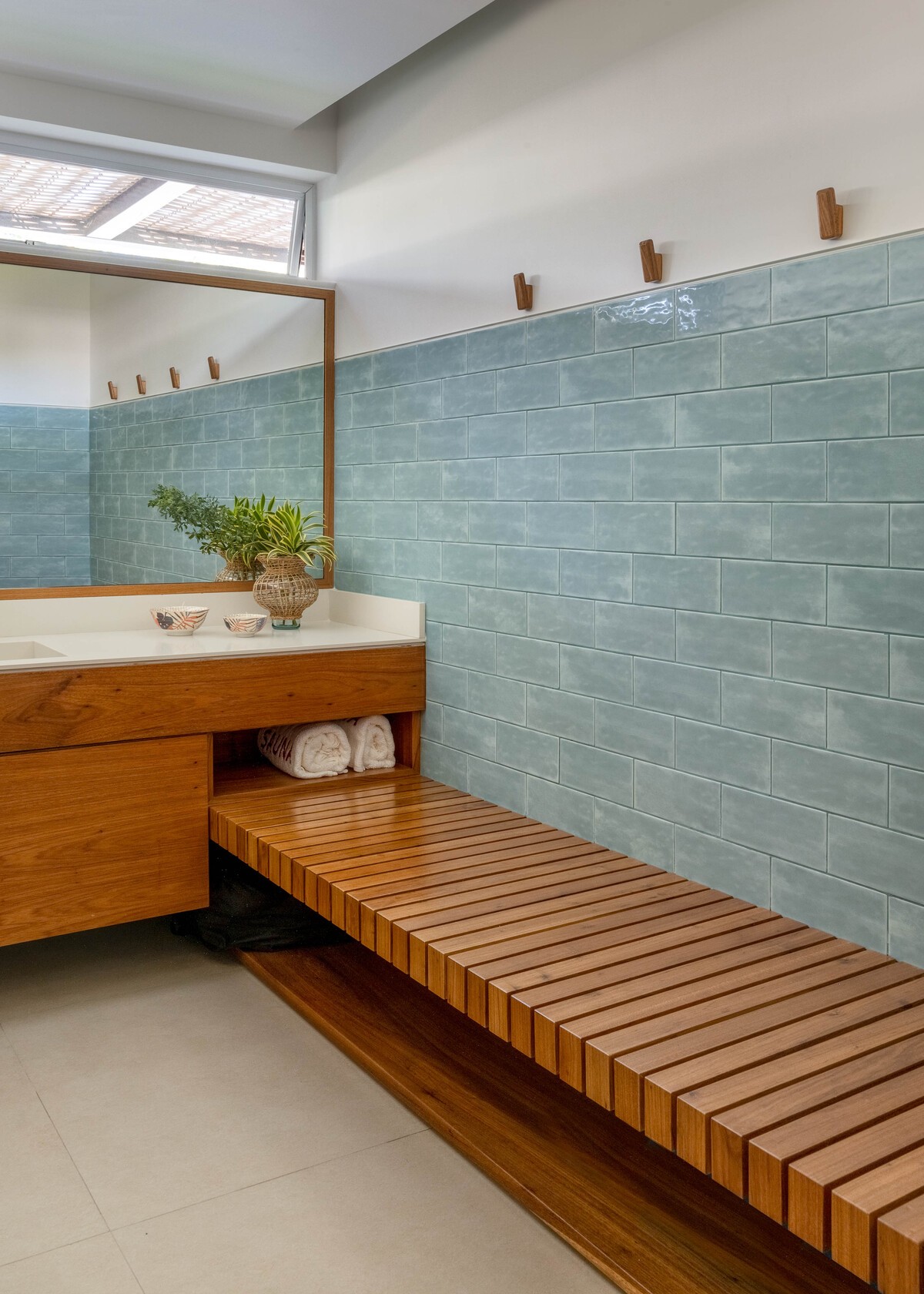 SAUNA | O vestiário permite acomodar os pertences dos moradores para que possam utilizar a sauna com tranquilidade (Foto: André Nazareth / Divulgação)