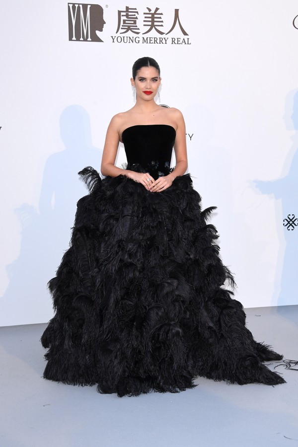 CAP D'ANTIBES, FRANCE - MAY 23: Sara Sampaio attends the amfAR Cannes Gala 2019 at Hotel du Cap-Eden-Roc on May 23, 2019 in Cap d'Antibes, France. (Photo by Daniele Venturelli/Getty Images for amfAR) (Foto: Getty Images for amfAR)