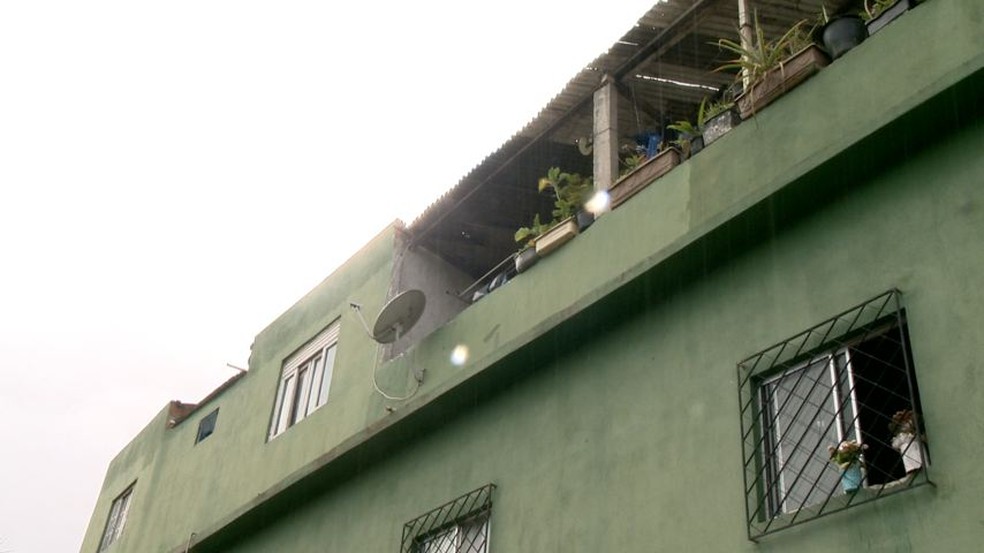 Menina caiu de sacada em casa em Vila Velha (Foto: Reprodução/ TV Gazeta)