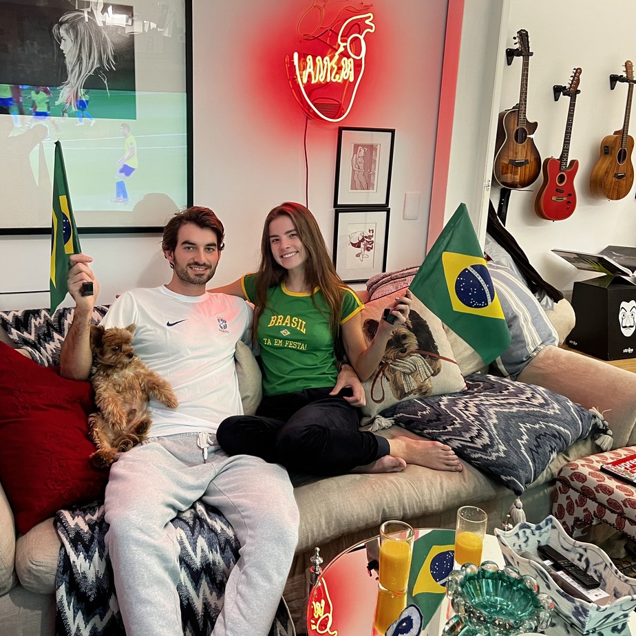 Giulia Be e Connor Kennedy comemoram vitória do Brasil