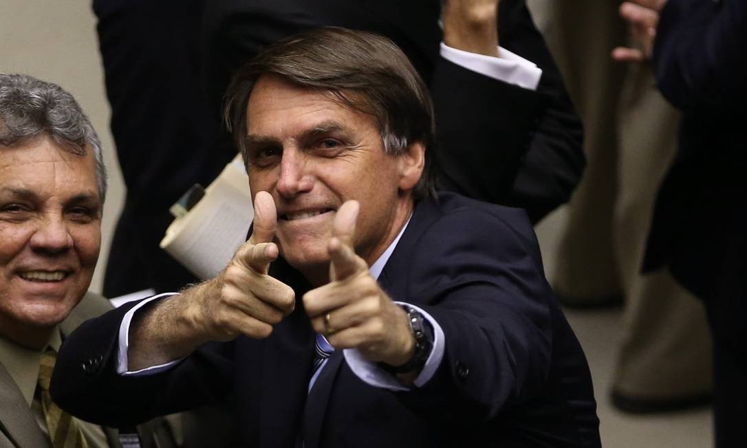 Bolsonaro_arma (Foto: Aílton de Freitas/Agência O Globo)