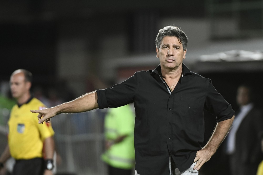 Do melhor futebol ao jogo feio: Grêmio se molda a rivais para seguir caça ao Timão