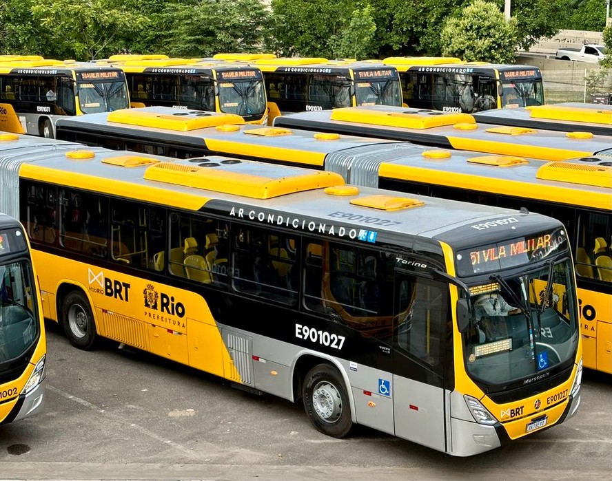 Novos ônibus do BRT começaram a circular nesta sexta-feira na Transolímpica.