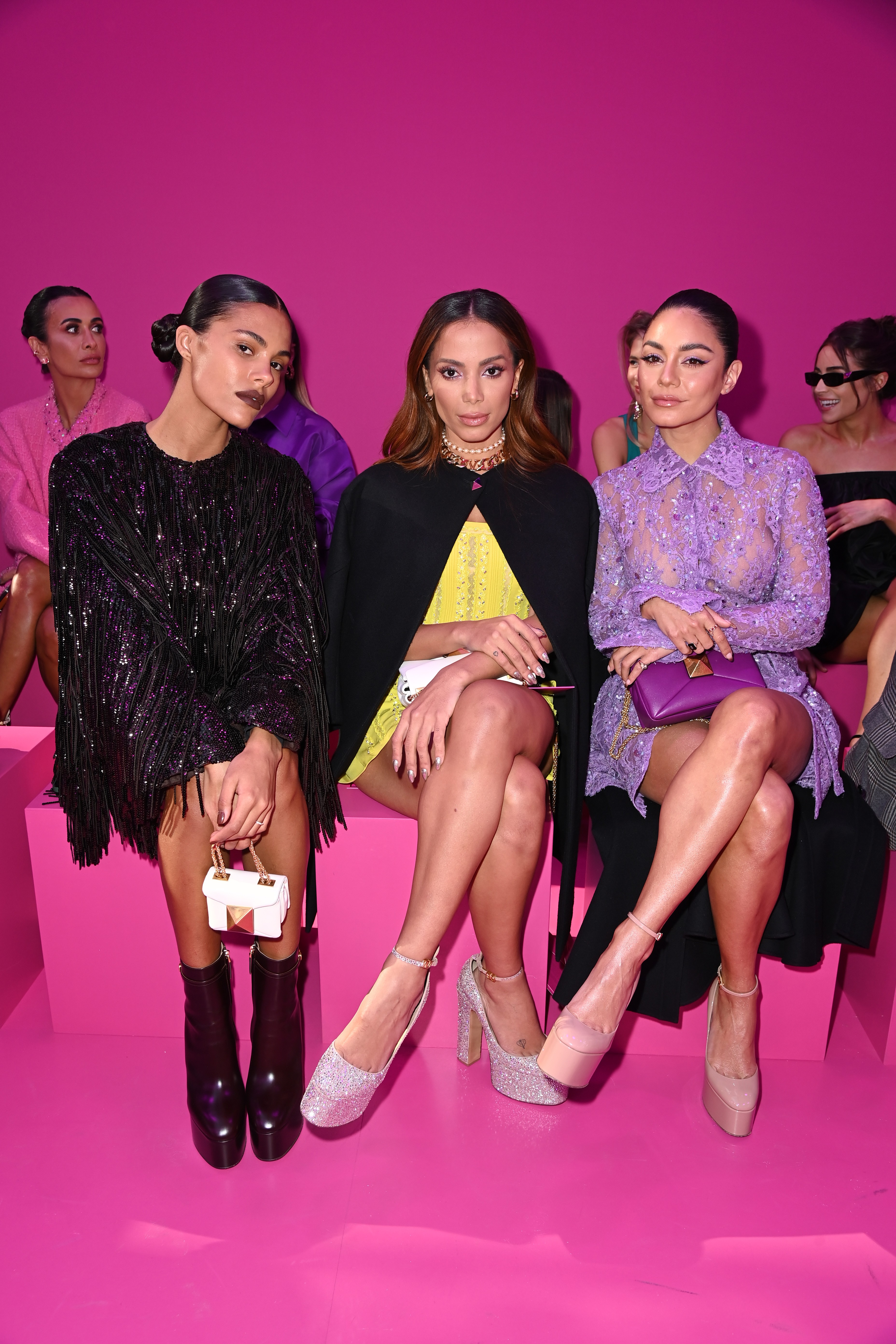 PARIS, FRANCE - MARCH 06: (EDITORIAL USE ONLY - For Non-Editorial use please seek approval from Fashion House) Tina Kunakey, Anitta and Vanessa Hudgens attend the Valentino Womenswear Fall/Winter 2022/2023 show as part of Paris Fashion Week on March 06, 2 (Foto: Getty Images)
