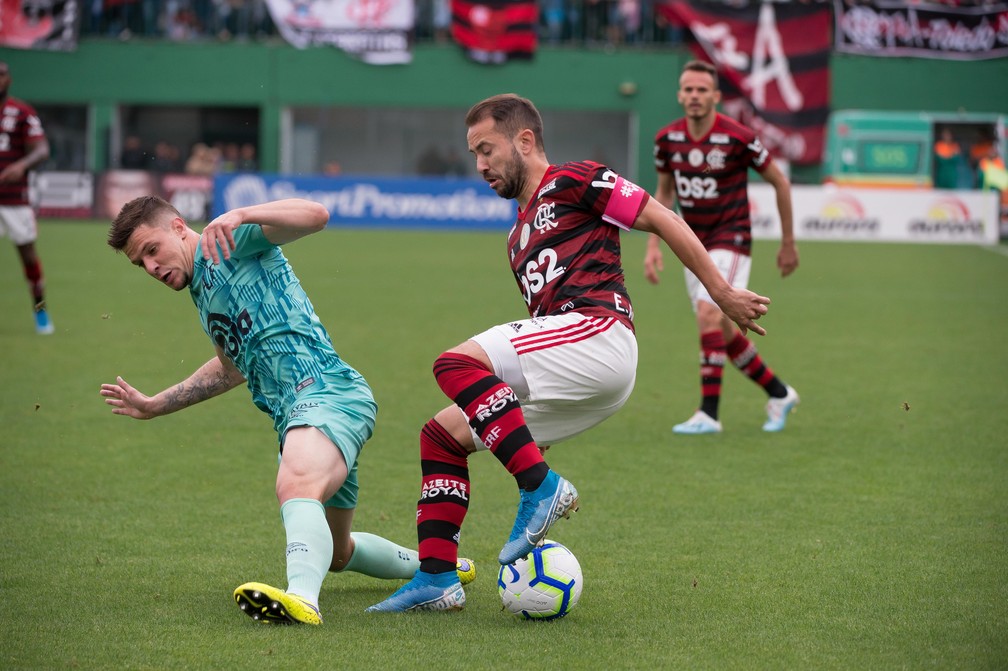 Everton Ribeiro teve atua&ccedil;&atilde;o de destaque no Chapecoense x Flamengo &mdash; Foto: Alexandre Vidal/Flamengo
