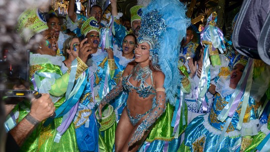 Anitta mostra 24 horas de rotina em Carnaval: "Nem acreditei quando acordei viva"