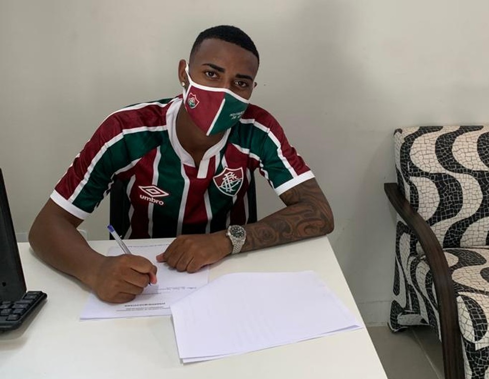 Nathan, volante do sub-20, renova com o Fluminense até o fim de 2023 — Foto: Arquivo pessoal