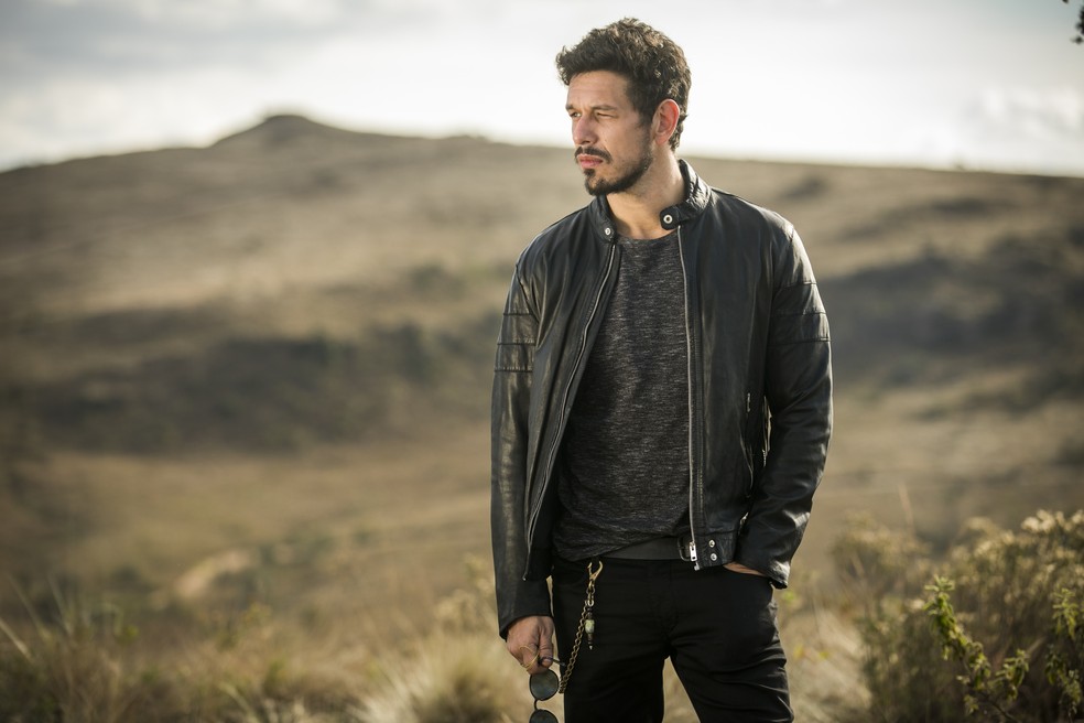 João Vicente de Castro é o diretor de cinema Alain (Foto: João Miguel Junior/Globo)