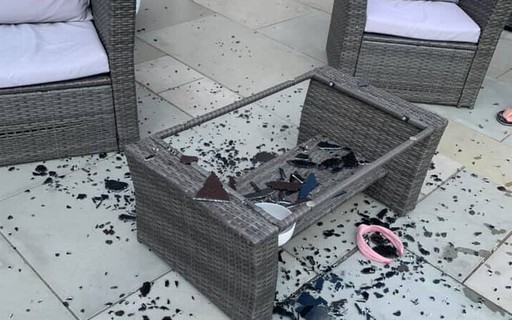 Mesa De Vidro Estoura E Mae Diz Os Cacos Voaram Um De Nos Poderia Ter Ficado Cego Ou Gravemente Ferido Revista Crescer Educacao Comportamento