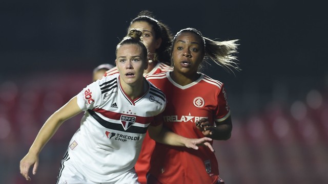 Lance da semifinal entre São Paulo e Inter