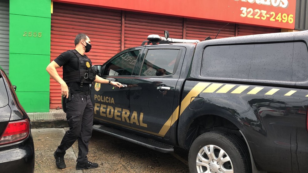 Polícia Federal cumpre mandados de busca e apreensão em Manaus — Foto: Matheus Castro/G1