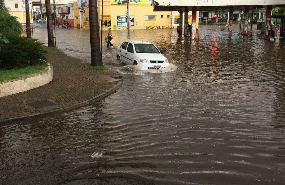 Miniterminal Fica Alagado Apos Pancada De Chuva Em Rio Preto Rede Bom Dia