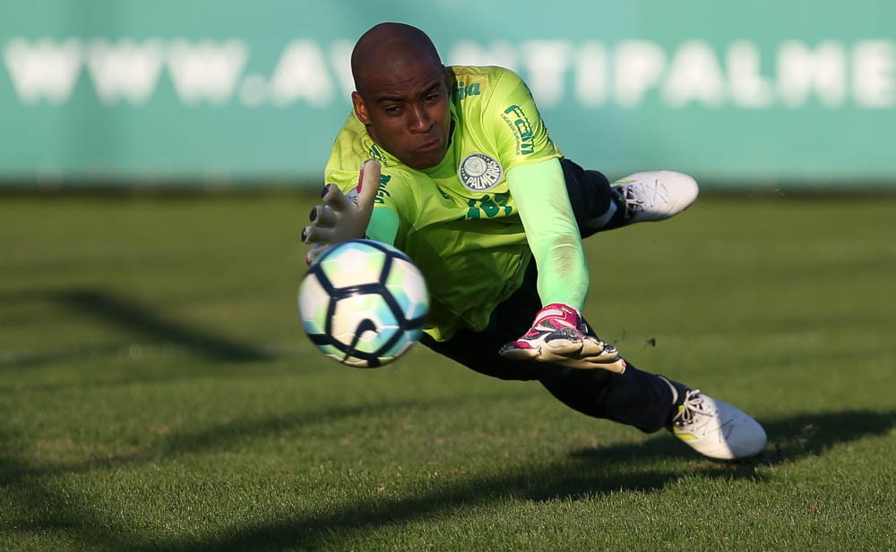 Jailson vai disputar gol do Palmeiras após a chegada de Weverton