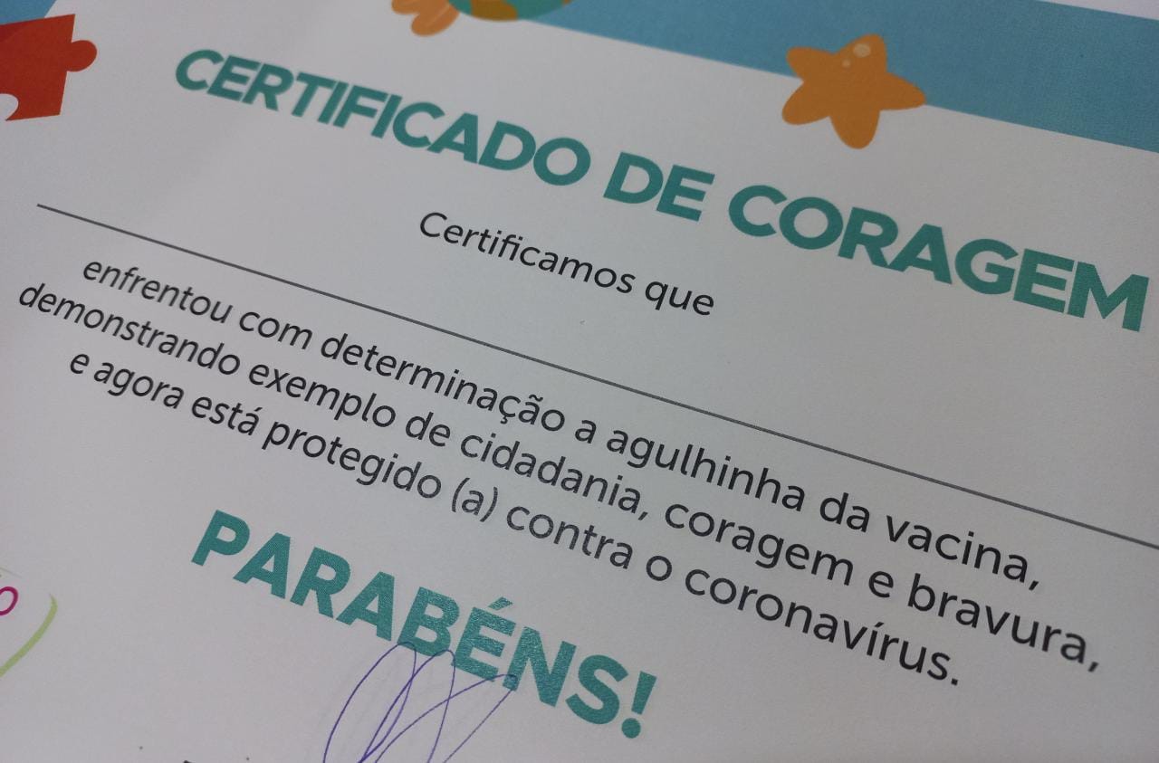 Crianças vacinadas contra a Covid ganham 'certificado de coragem' no interior de SP