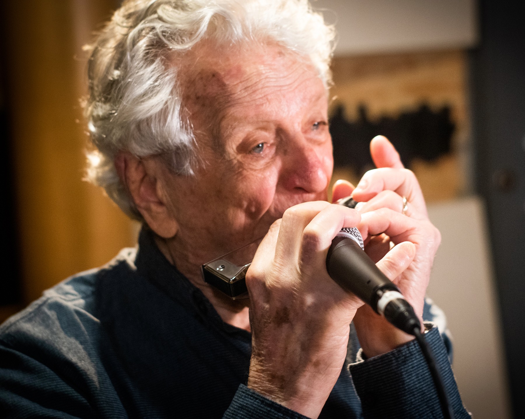 Aos 90 anos, o gaitista Maurício Einhorn expõe afinidades com Thiago Espírito Santo em álbum autoral