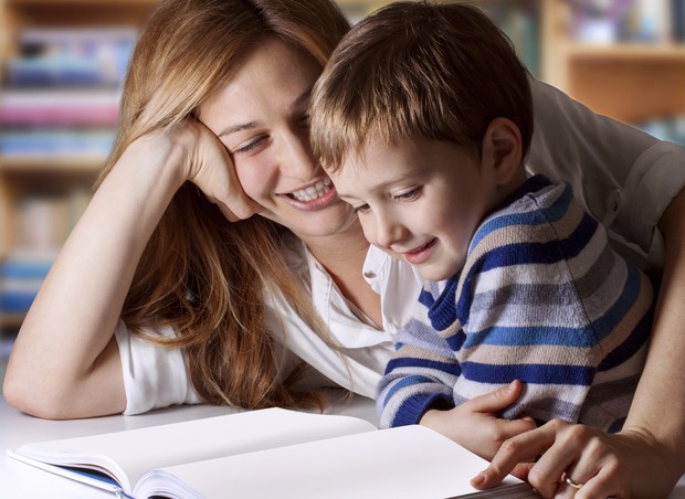 Estimular o contato entre a criança e os livros é superimportante (Foto: Thinkstock)