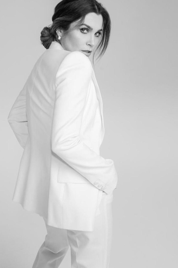 Flávia Alessandra aparece fashionista em look todo branco (Foto: Reprodução/ Instagram )