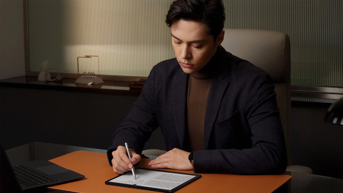 Huawei MatePad Paper: rival do Kindle funciona como pill e traz caneta | E-reader