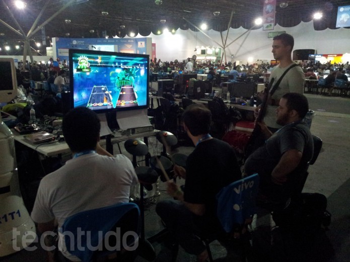 Campus Party: partidas de Guitar Hero aproximam os campuseiros  (Foto:  TechTudo/Paulo Vasconcellos)