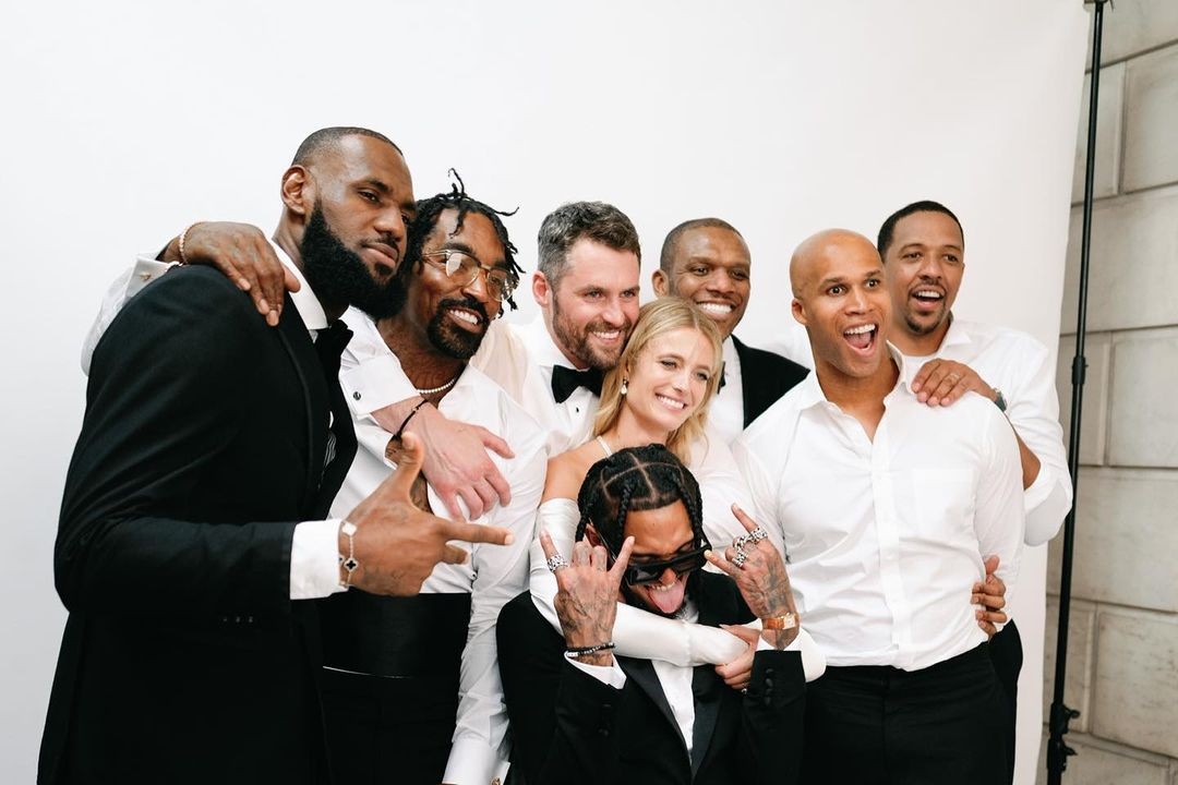 Lebron James reencontra elenco do Cavaliers em casamento  (Foto: Reprodução/Instagram)