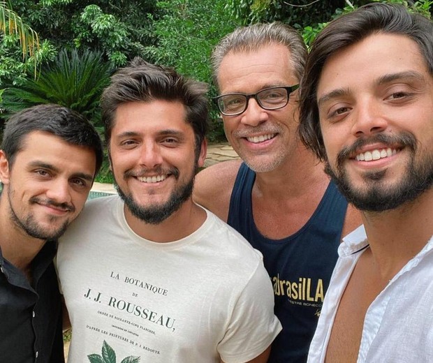 Beto Simas com Felipe, Bruno e Rodrigo (Foto: Divulgação)