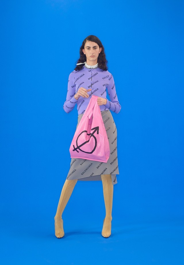 A nova bolsa sacola da Balenciaga (Foto: divulgação)