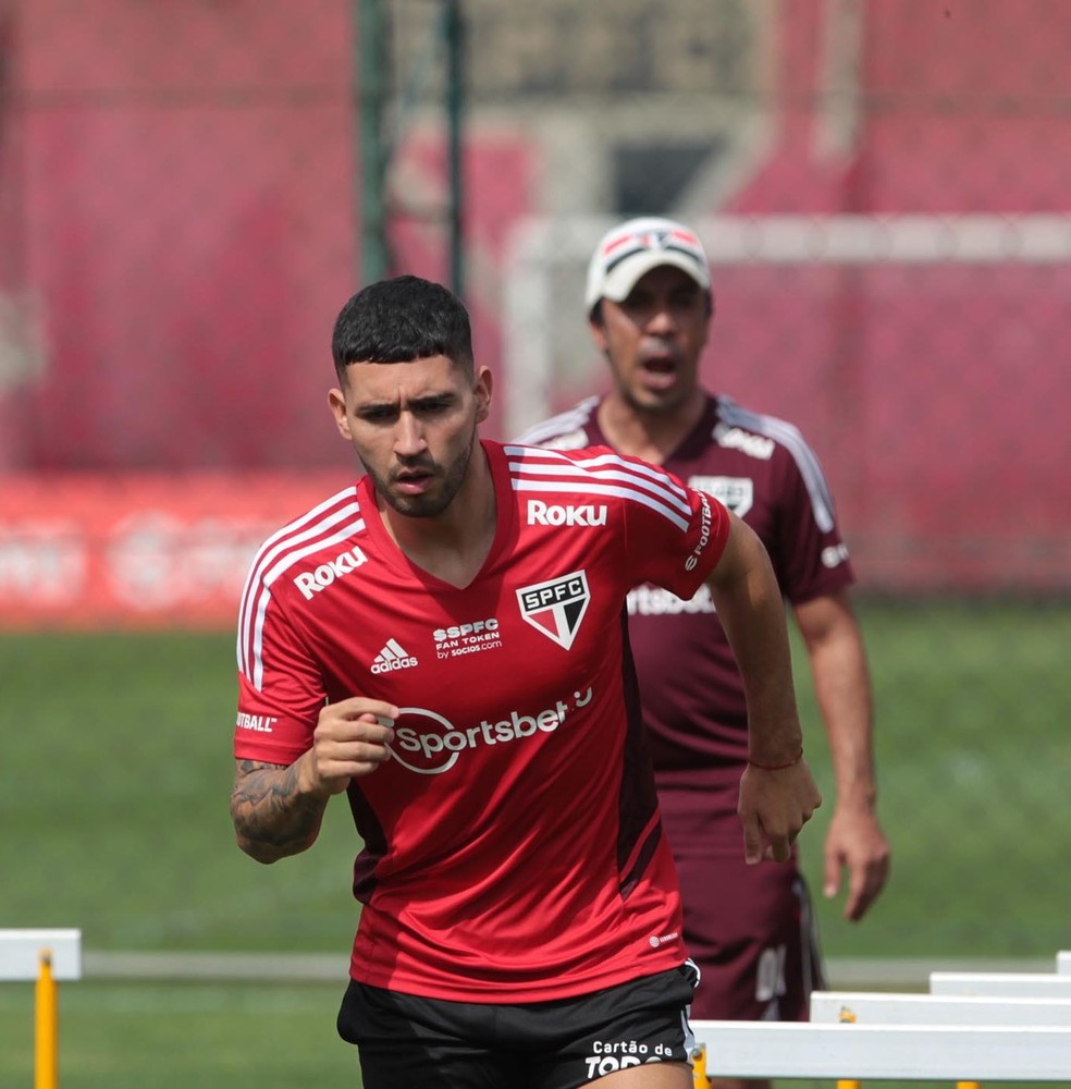 Nathuel Bustos durante treino do São Paulo — Foto: Rubens Chiri / saopaulofc