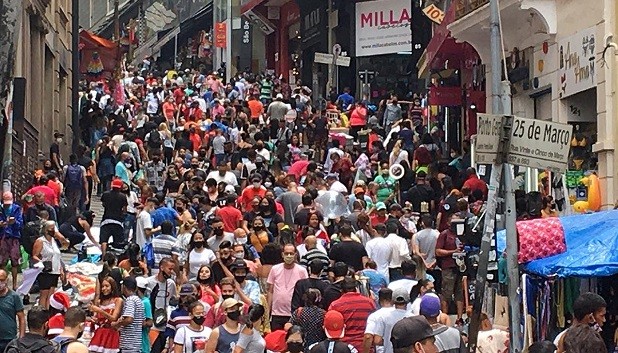 Rua 25 de Março, maior polo de comércio a céu aberto de São Paulo, durante a pandemia (Foto: Paulo Pinto / Fotos Públicas)