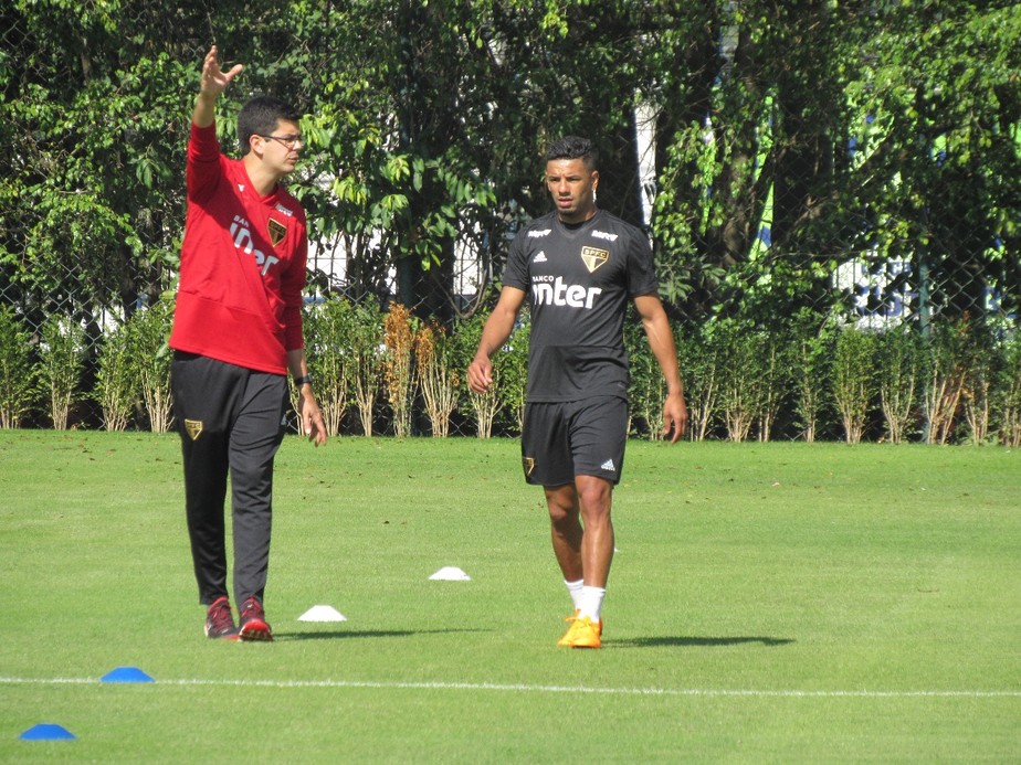 Bruno Peres vai a campo pela primeira vez no SÃ£o Paulo: veja como foi o treino